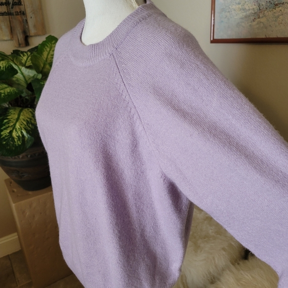 💜Luscious Lavendar VC Sweater💜 - Picture 5 of 9